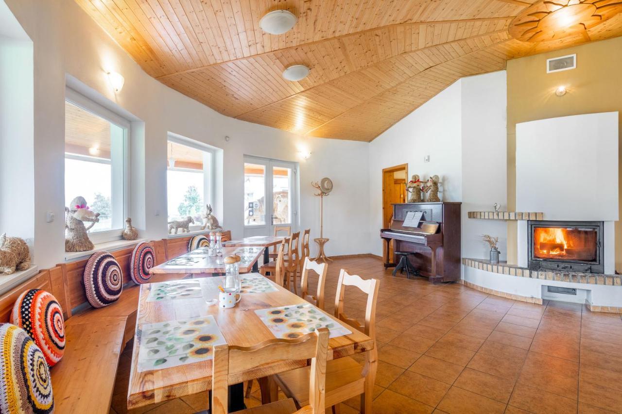 Farma Slunecny Dvur Apartmany A Family Stany Strecha Pod Strechou Hermanuv Mestec Eksteriør billede
