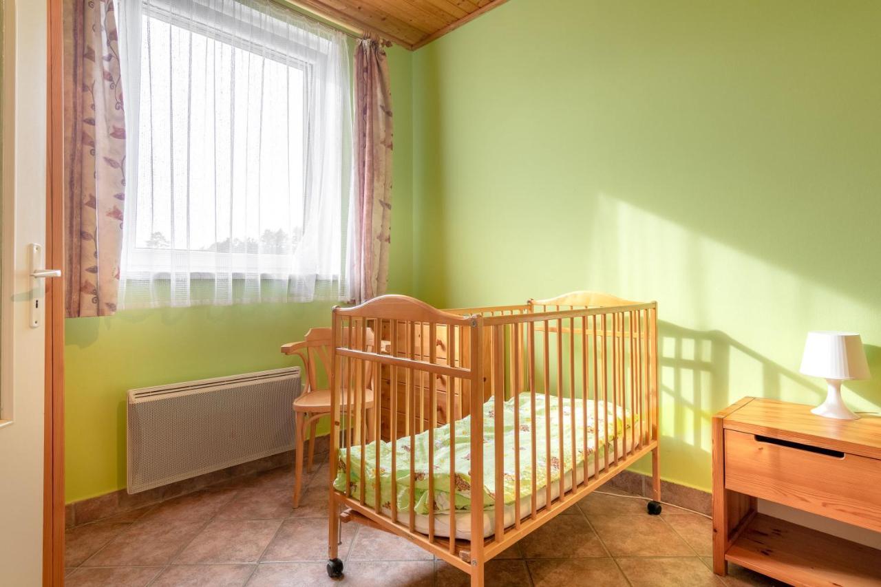 Farma Slunecny Dvur Apartmany A Family Stany Strecha Pod Strechou Hermanuv Mestec Eksteriør billede