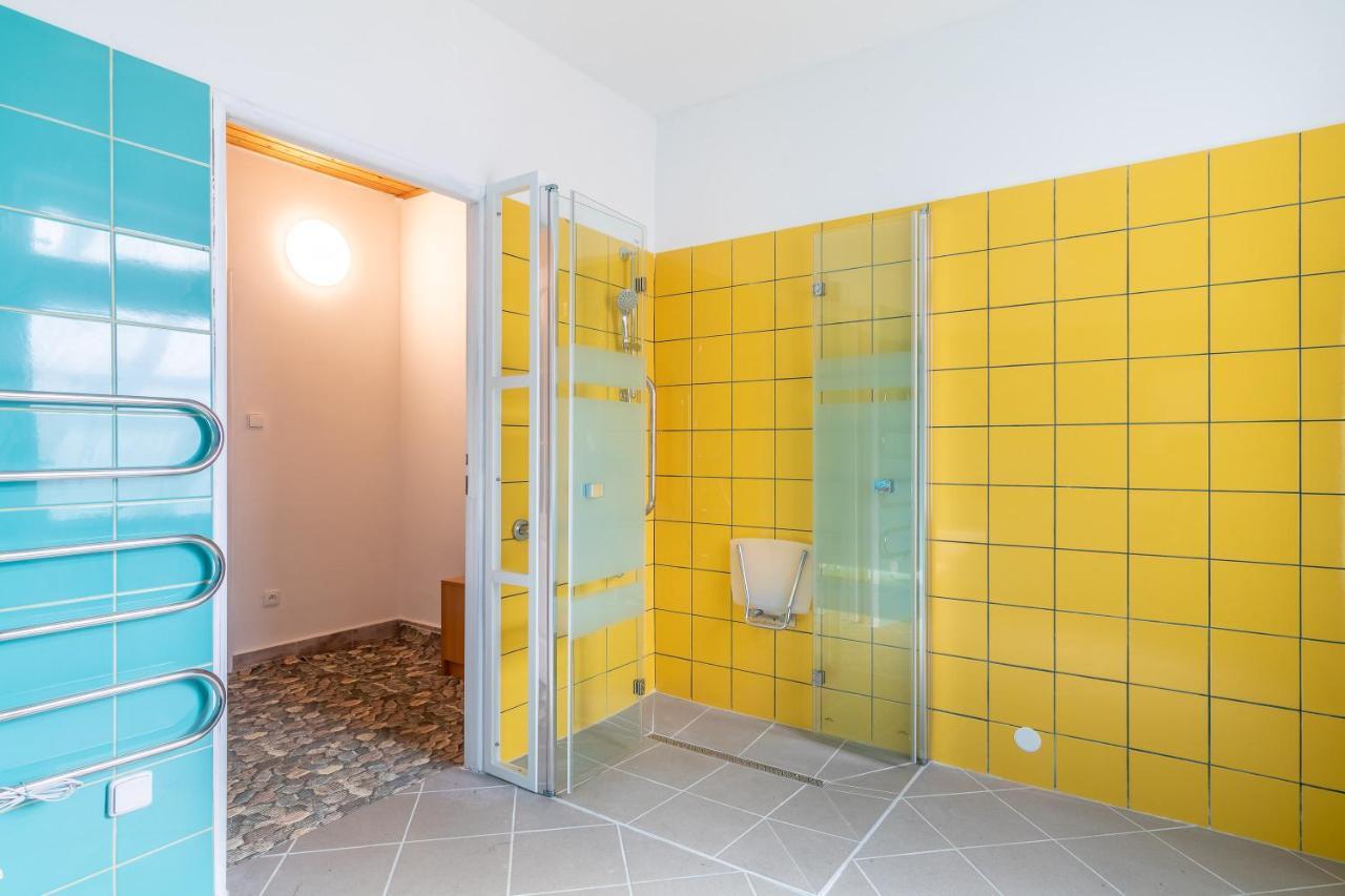 Farma Slunecny Dvur Apartmany A Family Stany Strecha Pod Strechou Hermanuv Mestec Eksteriør billede